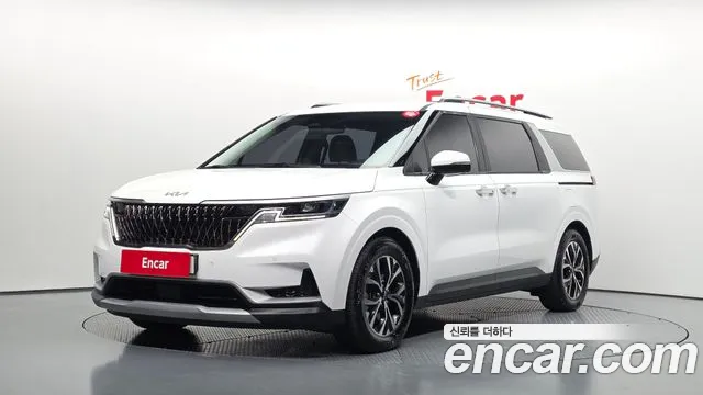 Kia Canival 2023 — photo 1
