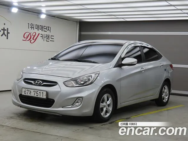 Hyundai Accent 2012 — photo 1