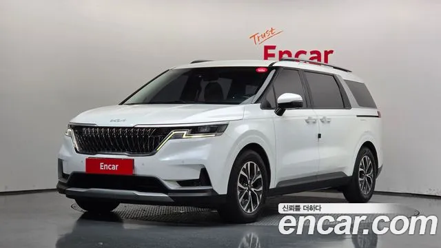 Kia Canival 2023 — photo 1