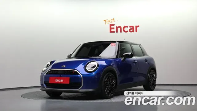 Mini Cooper 2025 — photo 1