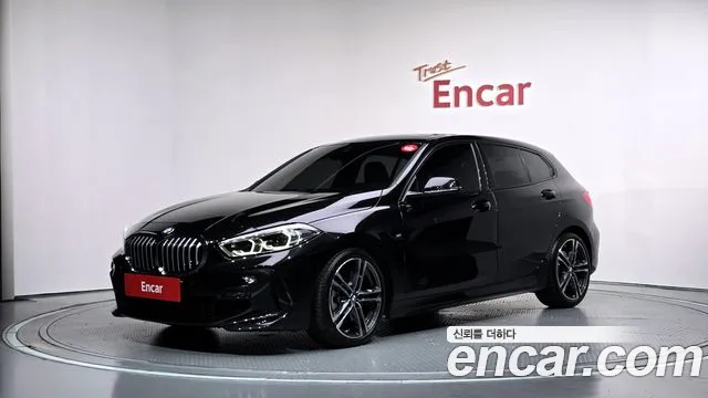 BMW 1-Series 2023 — photo 1