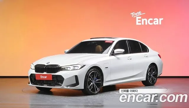 BMW 3-Series 2023 — photo 1