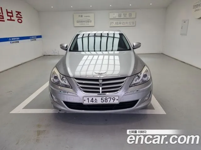 Hyundai Genesis 2012 — photo 1