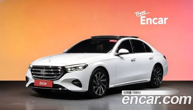 Mercedes-Benz E-Class 2025 — photo 1