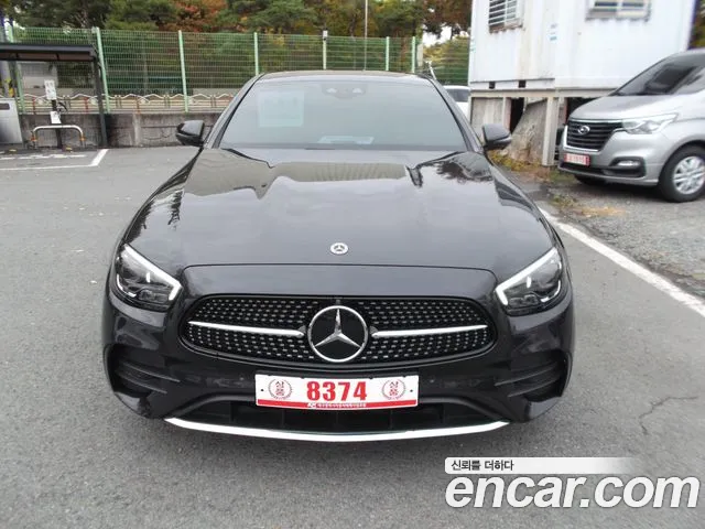 Mercedes-Benz E-Class 2023 — photo 1