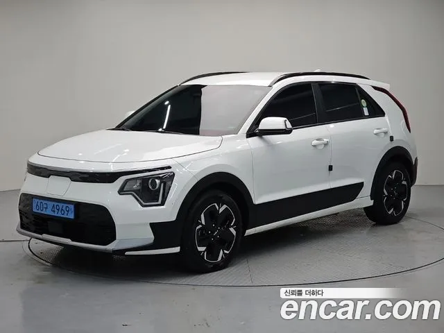 Kia Niro 2023 — photo 1