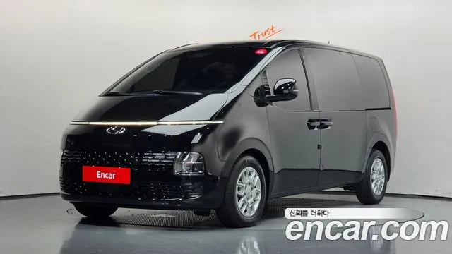 Hyundai Staria 2022 — photo 1