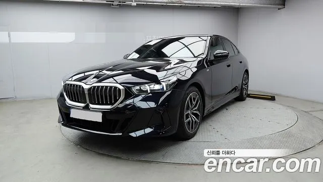 BMW 5-Series 2024 — photo 1