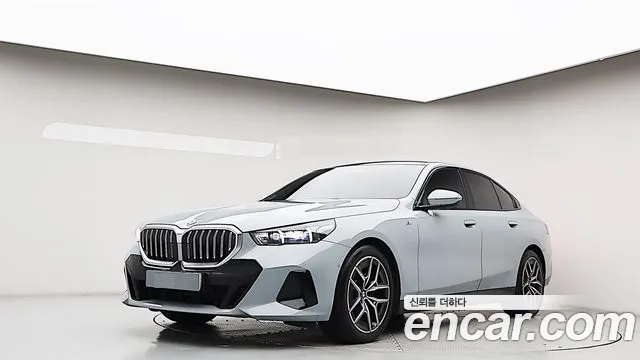 BMW 5-Series 2025 — photo 1