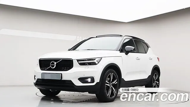 Volvo XC40 2021 — photo 1