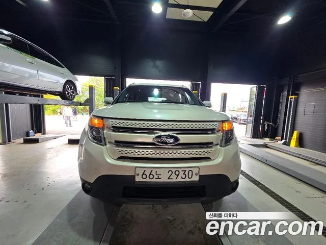 Ford Explorer 2013 — photo 1