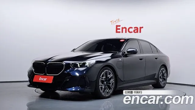 BMW 5-Series 2024 — photo 1