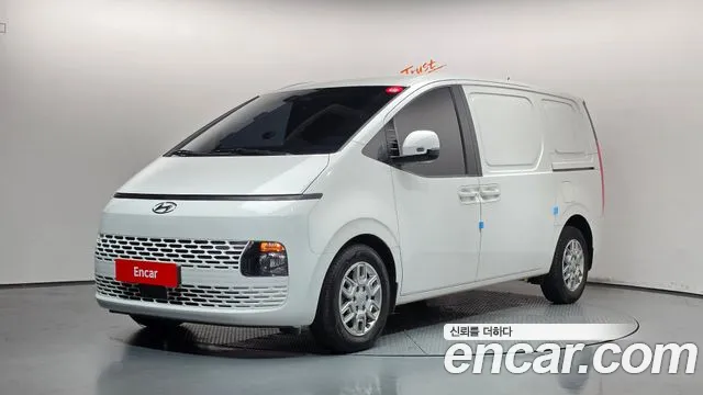 Hyundai Staria 2023 — photo 1