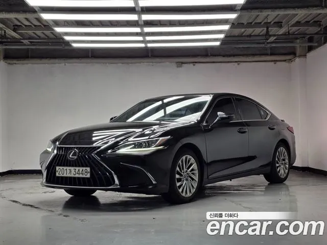 Lexus ES 2022 — photo 1