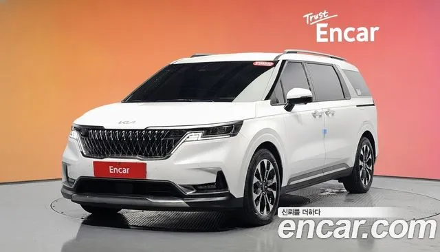 Kia Canival 2023 — photo 1