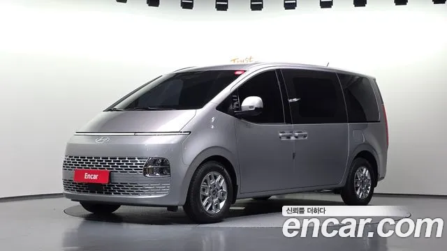 Hyundai Staria 2025 — photo 1