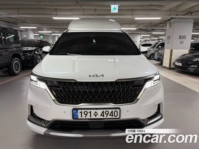 Kia Canival 2023 — photo 1