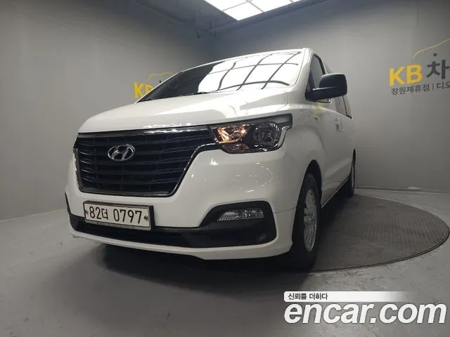 Hyundai Starex 2021 — photo 1