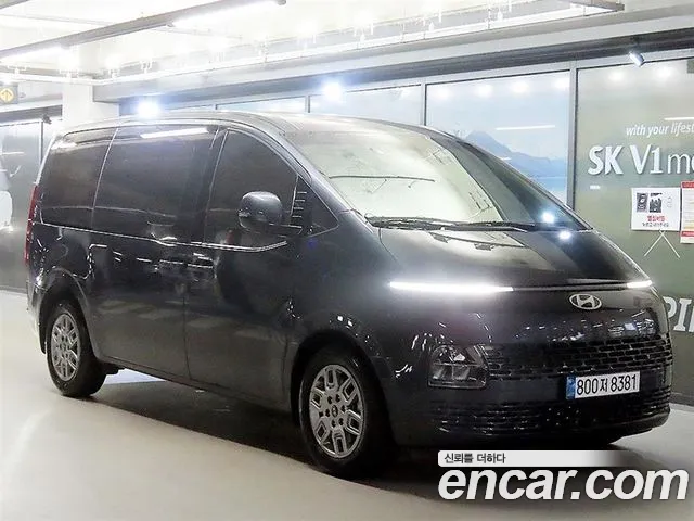 Hyundai Staria 2025 — photo 1