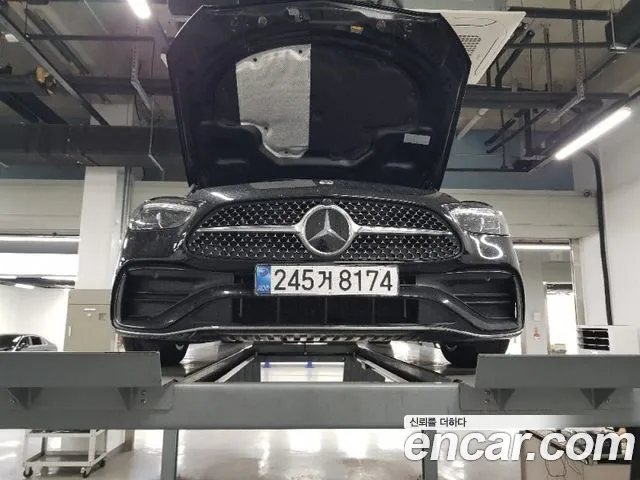 Mercedes-Benz C-Class 2025 — photo 1