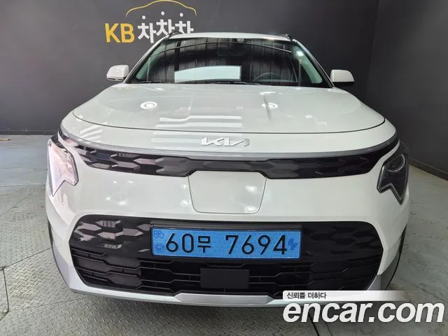 Kia Niro 2023 — photo 1