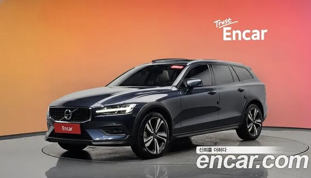 Volvo V60 2020 — photo 1