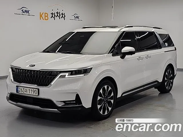Kia Canival 2021 — photo 1