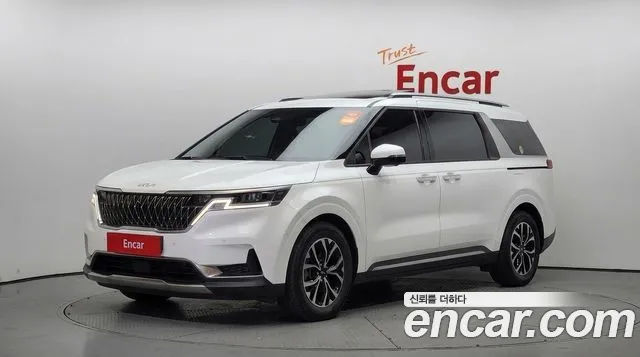 Kia Canival 2023 — photo 1