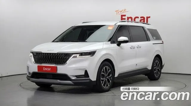 Kia Canival 2023 — photo 1