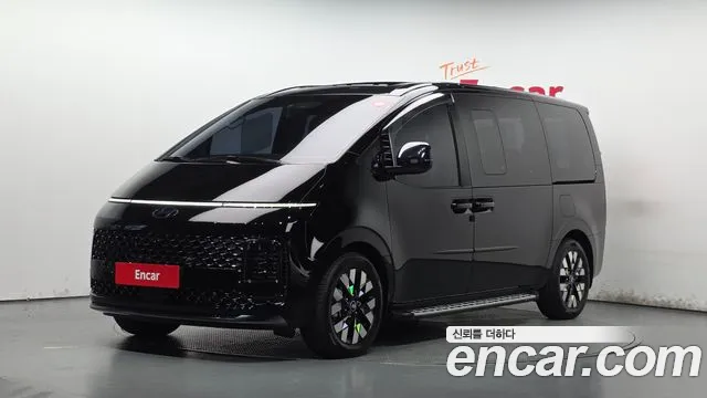Hyundai Staria 2025 — photo 1