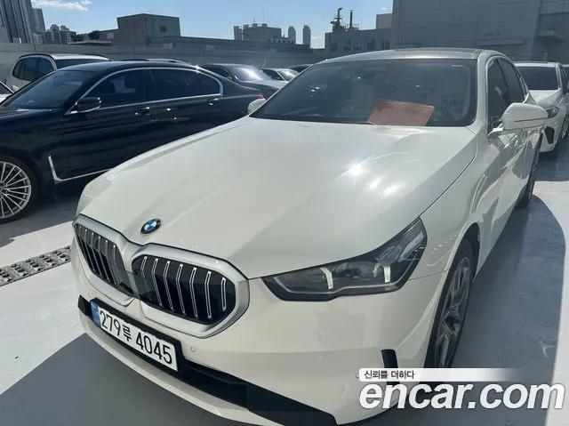 BMW 5-Series 2025 — photo 1