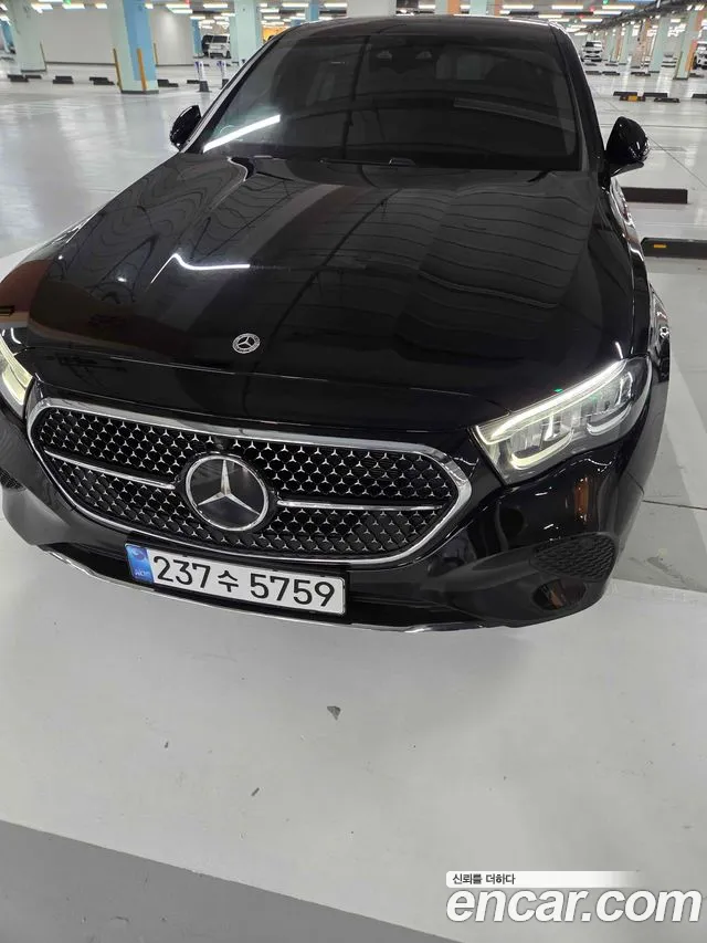 Mercedes-Benz E-Class 2025 — photo 1