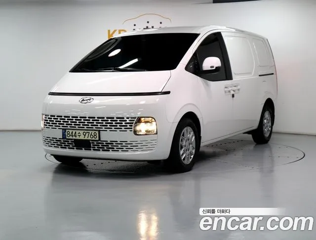 Hyundai Staria 2024 — photo 1