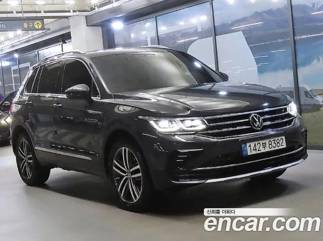Volkswagen Tiguan 2022 — photo 1