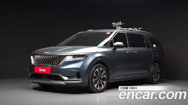 Kia Canival 2023 — photo 1