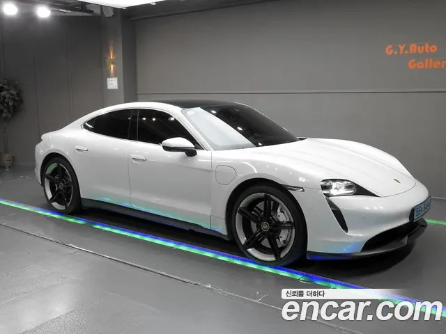 Porsche Taycan 2021 — photo 1