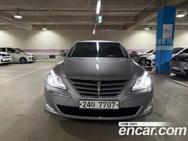 Hyundai Genesis 2012 — photo 1