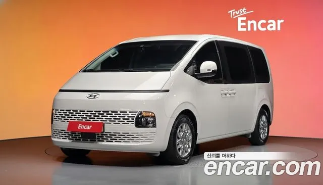 Hyundai Staria 2023 — photo 1