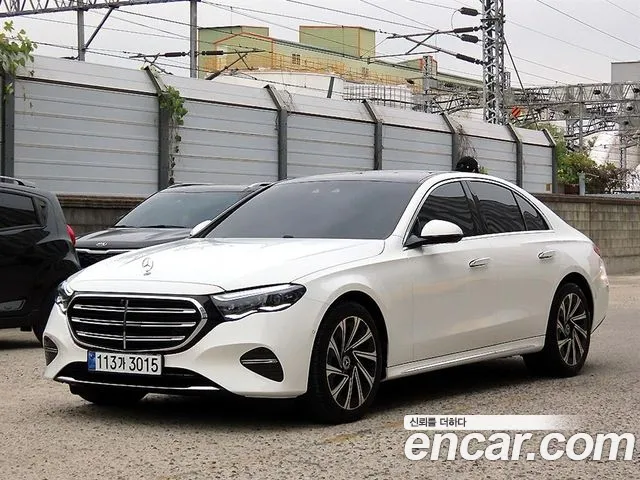 Mercedes-Benz E-Class 2026 — photo 1