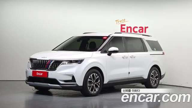 Kia Canival 2023 — photo 1