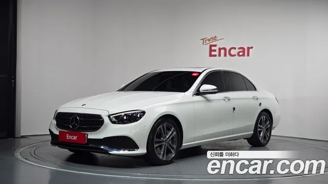 Mercedes-Benz E-Class 2022 — photo 1