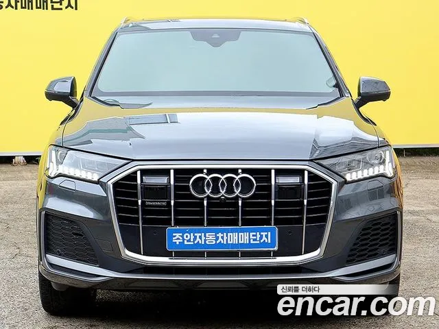 Audi Q7 2021 — photo 1