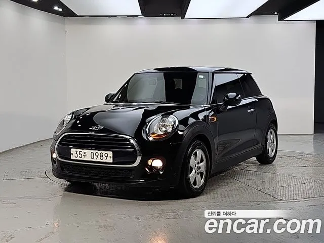 Mini Cooper 2016 — photo 1