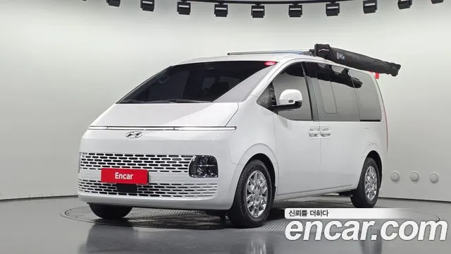 Hyundai Staria 2023 — photo 1