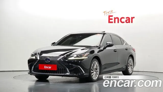 Lexus ES 2020 — photo 1