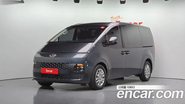 Hyundai Staria 2022 — photo 1