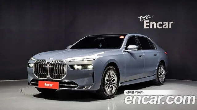 BMW 7-Series 2023 — photo 1