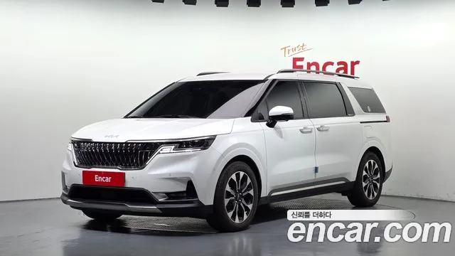 Kia Canival 2023 — photo 1