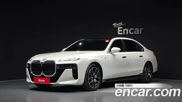 BMW 7-Series 2023 — photo 1