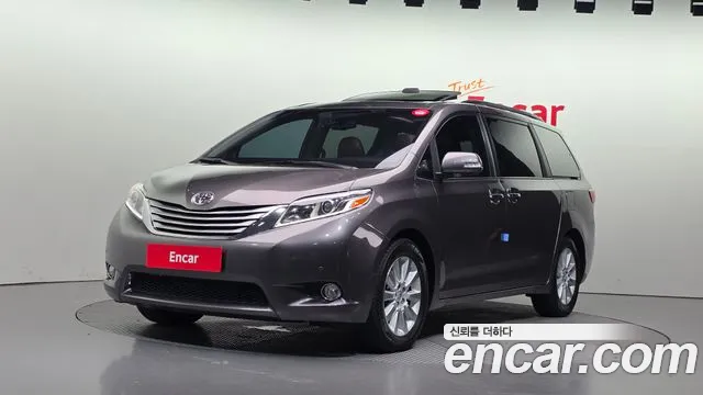 Toyota Sienna 2015 — photo 1